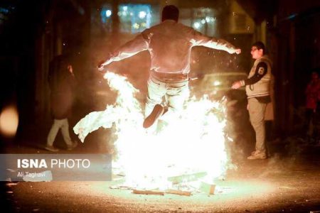  کشف 14 هزار عدد مواد محترقه غیرمجاز در شاهرود و میامی