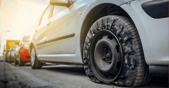 ترکیدن لاستیک عقب خودرو خطرناک است یا جلو؟