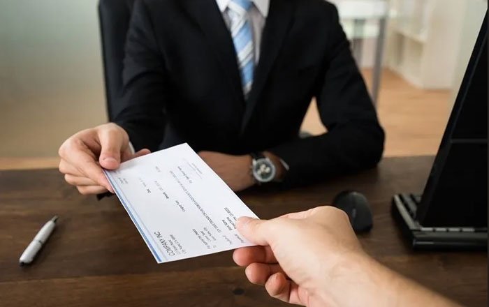 حضور و غیاب | حسابداری چطور حقوق کارکنان را به صورت منظم پرداخت کنیم؟